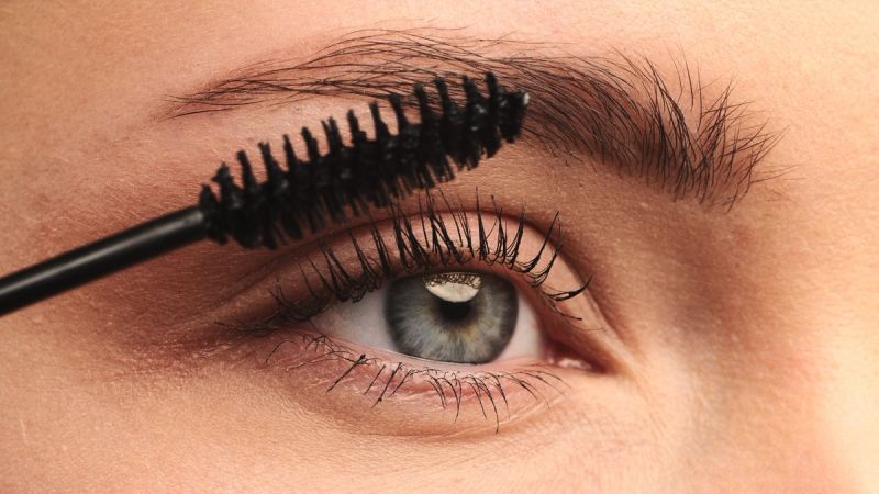What Is Mascara Cocktailing?