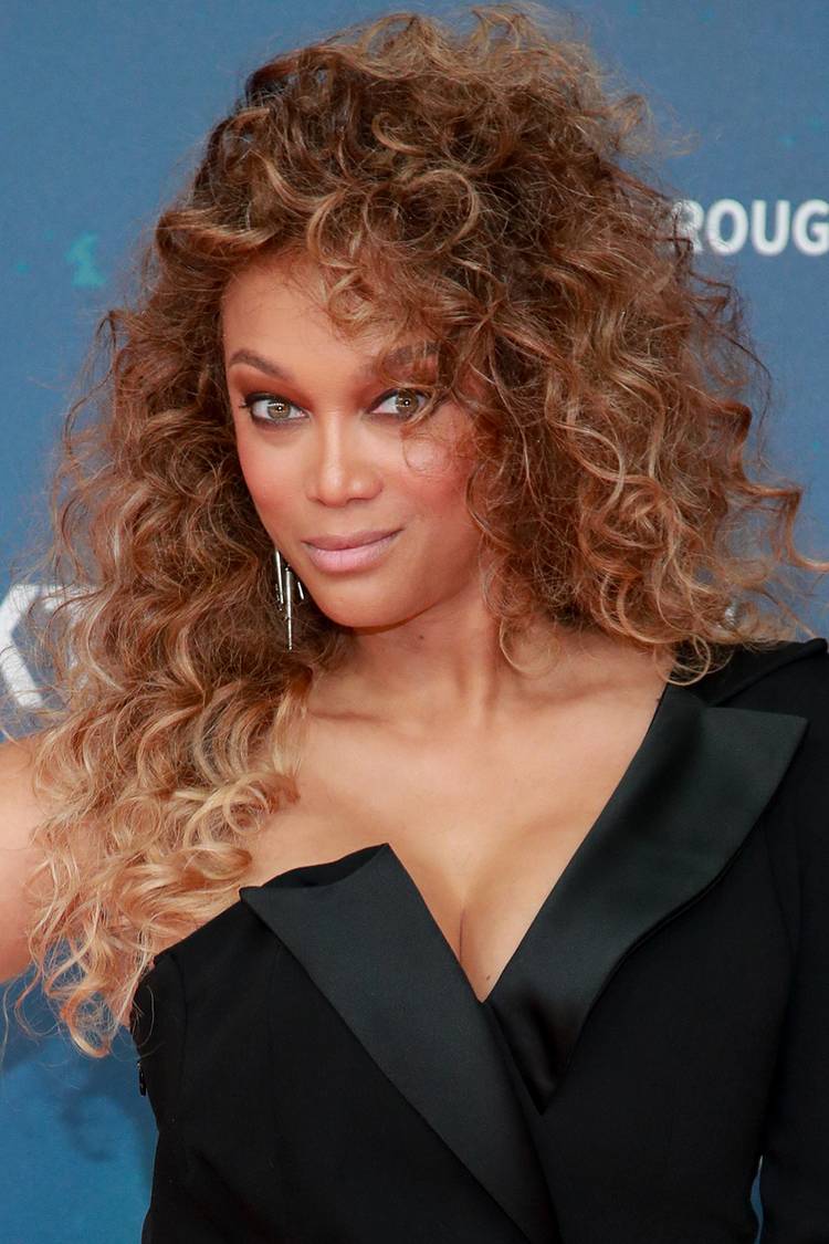 tyra banks oval face