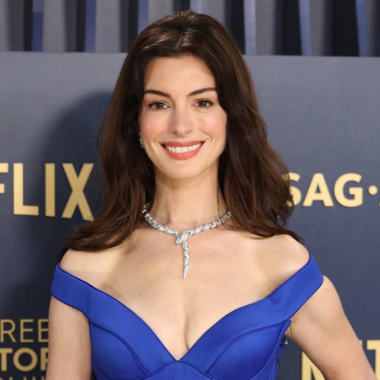 anne hathaway sag awards 2024
