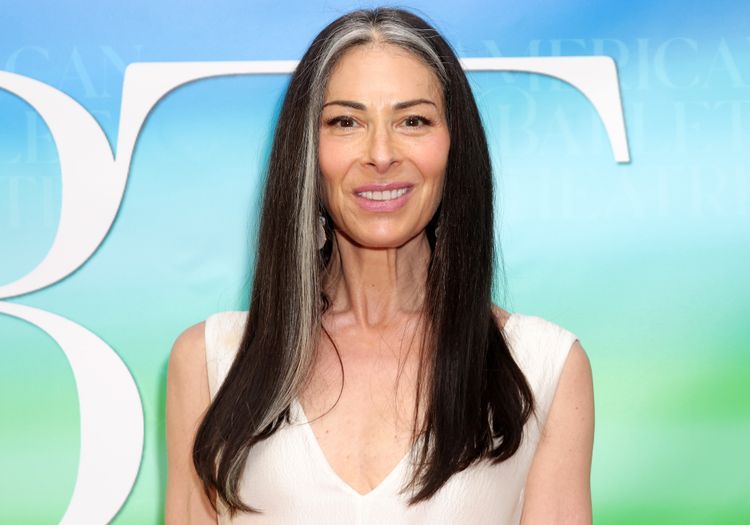 Stacy London at a red carpet event, as featured in her NewBeauty interview about living with plaque psoriasis.