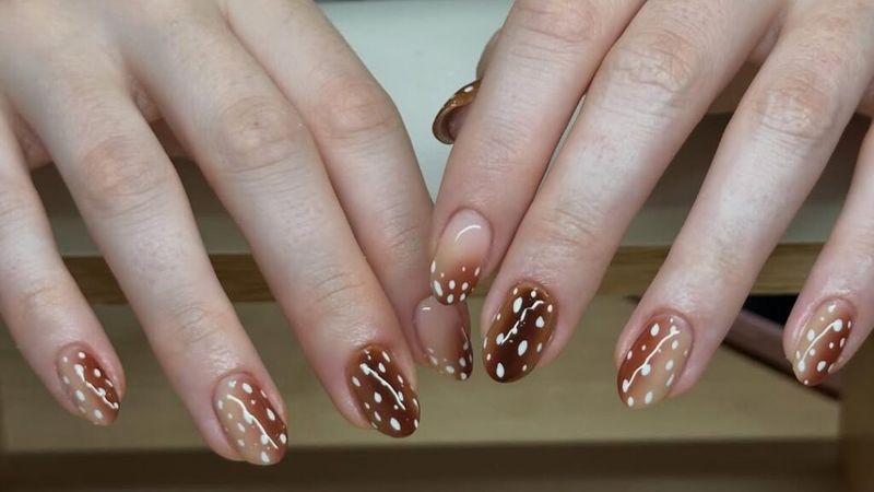 Deer print nails