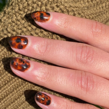 tortie manicure
