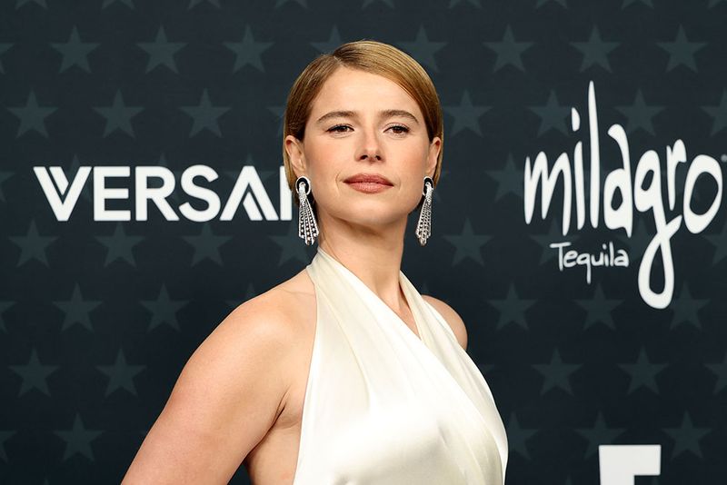 SANTA MONICA, CALIFORNIA - JANUARY 04: Jessie Buckley attends the 31st Annual Critics Choice Awards at Barker Hangar on January 04, 2026 in Santa Monica, California.