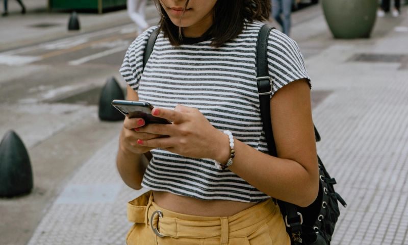 Here’s What Cosmetic Chemists Have to Say About Yuka and Other Ingredient Apps