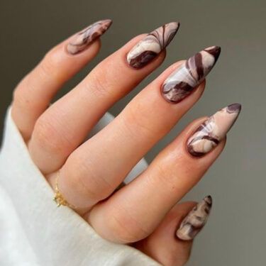mocha mousse nail art