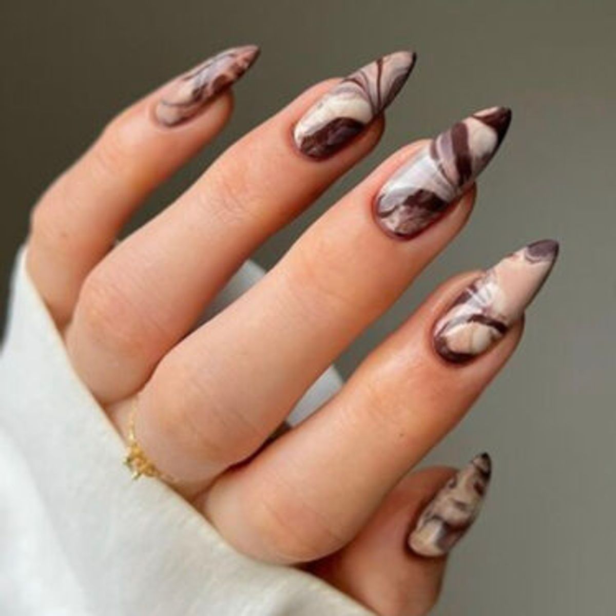 mocha mousse nail art