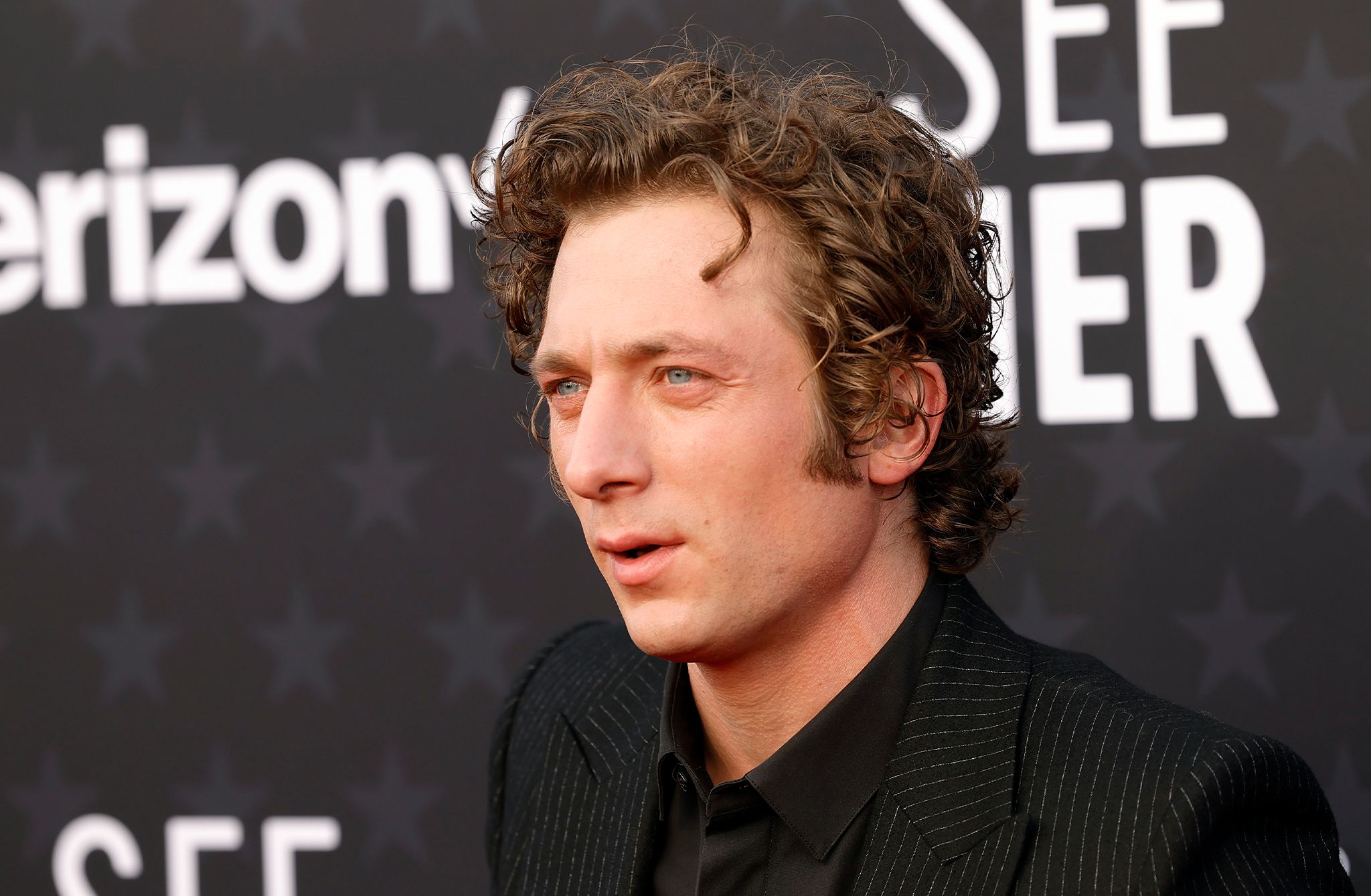 jeremy allen white hair