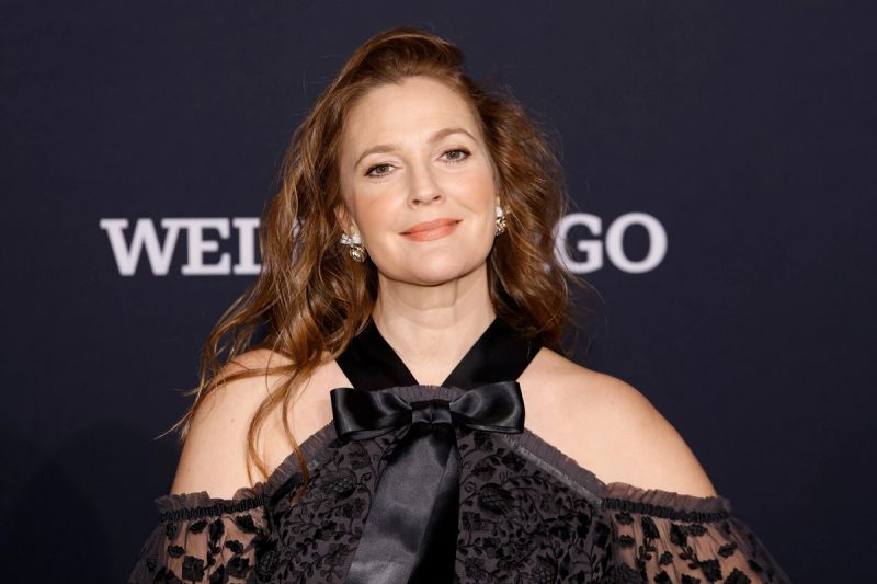 Drew Barrymore Experienced Her First Hot Flash With Jennifer Aniston at Her Side