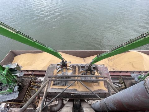 ADM traceable soybeans being loaded for shipment to Europe. 