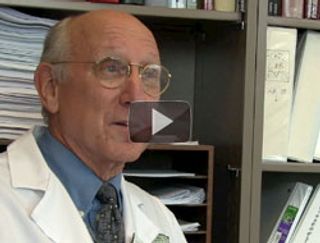 Dr. Rosenberg Accepts His "Giants of Cancer Care" Award