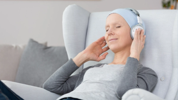 music on headphones © Photographee.eu adobestock.com