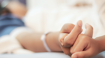 Patient hands © RK1919