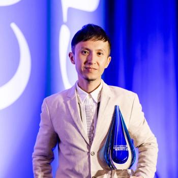 Photo of Kaifan Zhao, AGACNP-BC, PMHNP-BC, holding the 2025 Extraordinary Healer award.