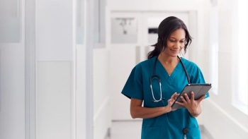 Nurse with tablet © Monkey Business - stockadobe.com