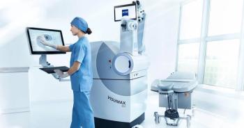 A clinician uses the The VISUMAX 800 with SMILE pro software. Image courtesy Carl Zeiss Meditec AG.