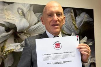 Prof Alió is a member of the Ophthalmology Times Europe Editorial Advisory Board. Here, he holds the certificate of his International Research Excellence Award. Image courtesy of Prof Jorge Alió
