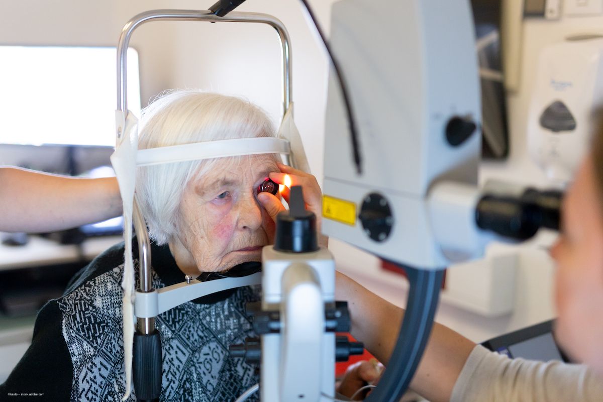 An elderly woman undergoes an eye exam. Image credit: ©kasto – stock.adobe.com