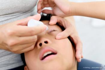 Mom hand apply a medicine to child eye (Adobe Stock / TinPong)