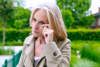 woman experience ocular allergies which may benefit from an adjunct of a Dextenza insert for allergic conjunctivitis - Image credit: Adobe Stock / ©RFBSIP