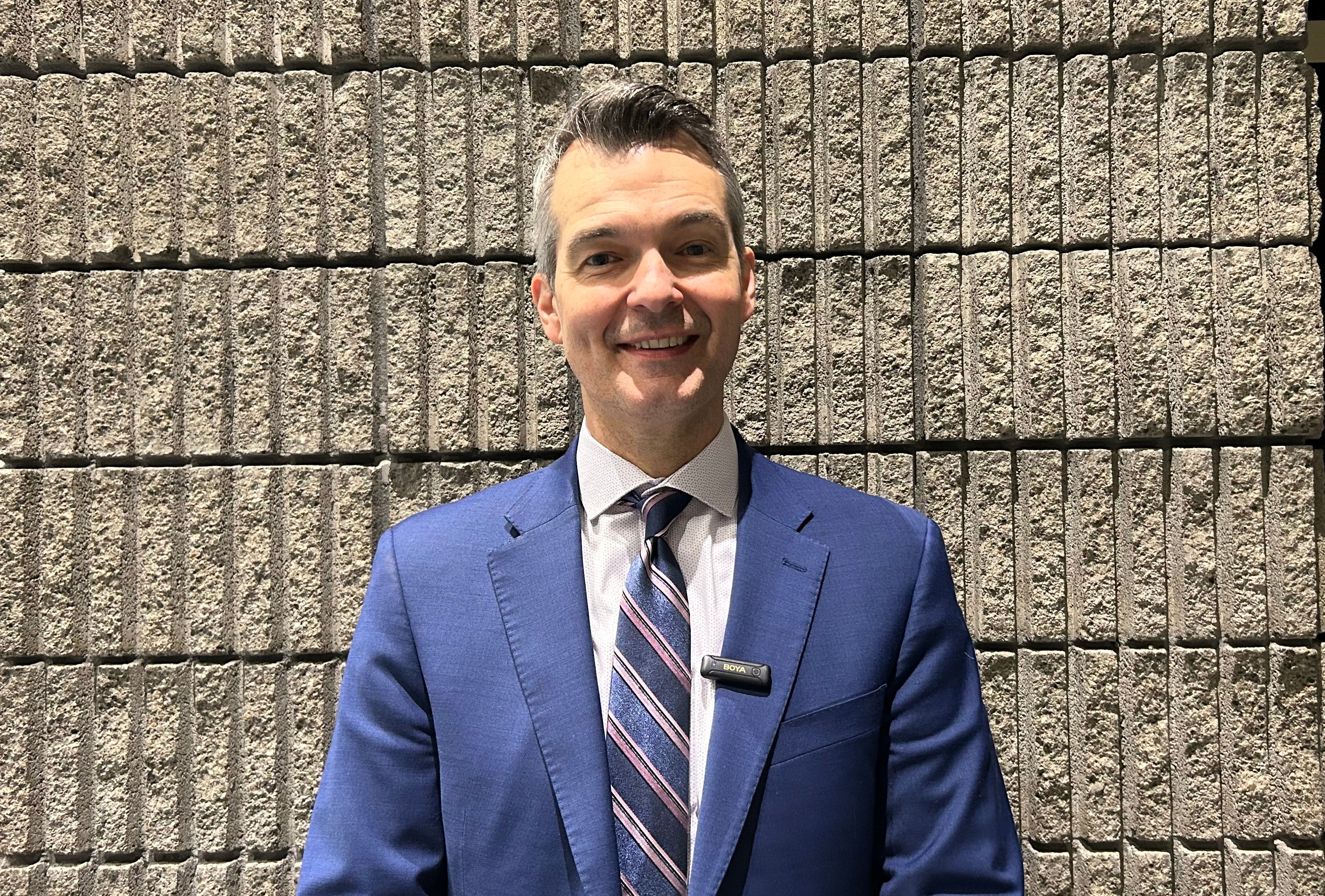 Dr. Mile Brujic discusses a case series on a novel gel for lacrimal occlusion.