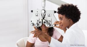 optometrist discusses therapy options with patient - ©Andrey Popov