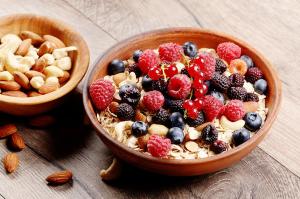 Providing nutritional support for glaucoma management