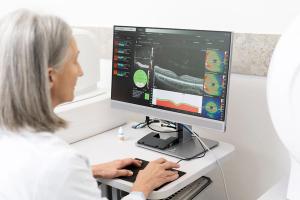 Physician viewing OCT scans Image credit: AdobeStock/MariaVitkovska