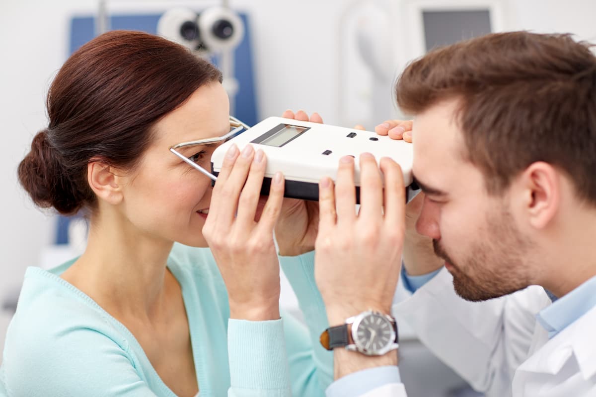 Doctor and patient using pupillometer Image credit: AdobeStock/SydaProductions