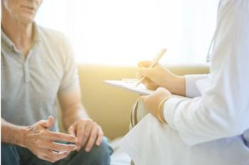 US Adults Don’t Discuss Effects of Pain Relievers with Clinicians Despite Link to Increased Blood Pressure / Image credit: ©DragonImages/AdobeStock