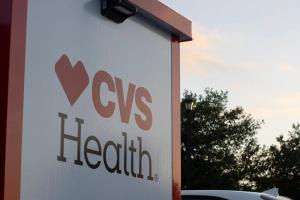 Irvine, CA, USA - May 7, 2022: CVS Health logo is seen outside a CVS pharmacy in Irvine, California. CVS Health Corporation is an American healthcare company. | © Tada Images - stock.adobe.com 561707706