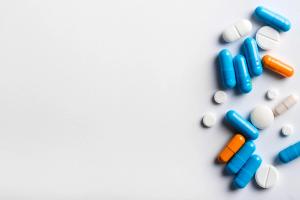 Assorted pharmaceutical medicine pills, tablets and capsules.Pills background | © klepach - stock.adobe.com (257023906)