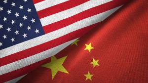 United States and China two flags textile cloth, fabric texture | © Aleks Taurus - stock.adobe.com (248665249)