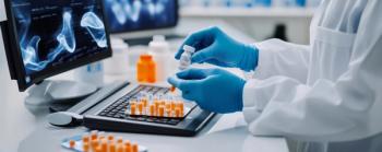 Scientist analyzing biosimilars for quality and efficacy, drug comparison, pharmaceutical standards | © Photo18@desing - stock.adobe.com (952831370)