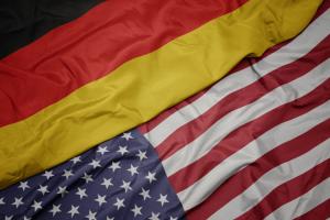 Waving colorful flag of united states of america and national flag of germany. macro | © luzitanija - stock.adobe.com (282138253)