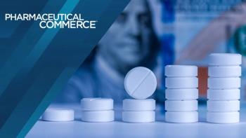 Pills stacked against money background, toned in blue | © Enso - stock.adobe.com 343271169