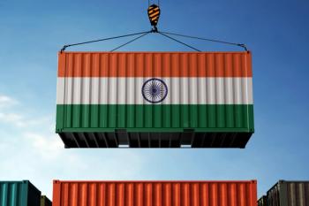 India trade cargo container hanging against clouds background | © zmotions - stock.adobe.com