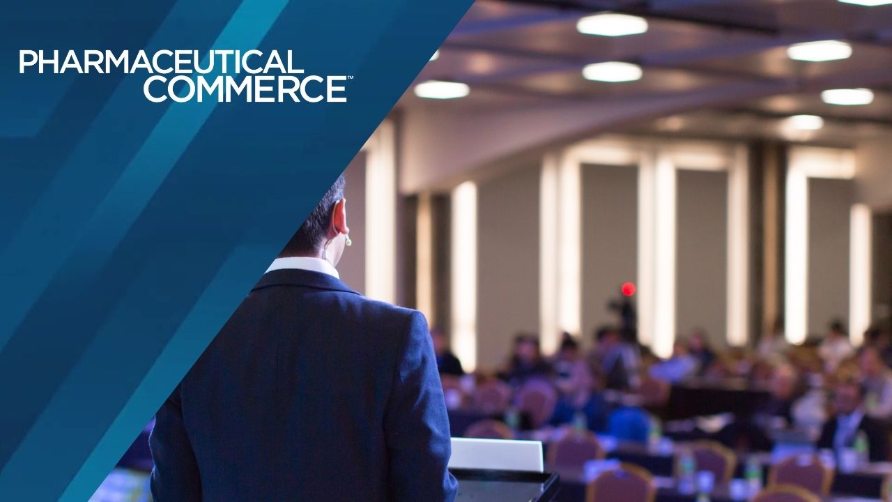 Speaker giving a talk at a corporate business conference. Audience in hall with presenter in front of presentation screen. Corporate executive giving speech during business and entrepreneur seminar. | Right 3 - stock.adobe.com 274816682