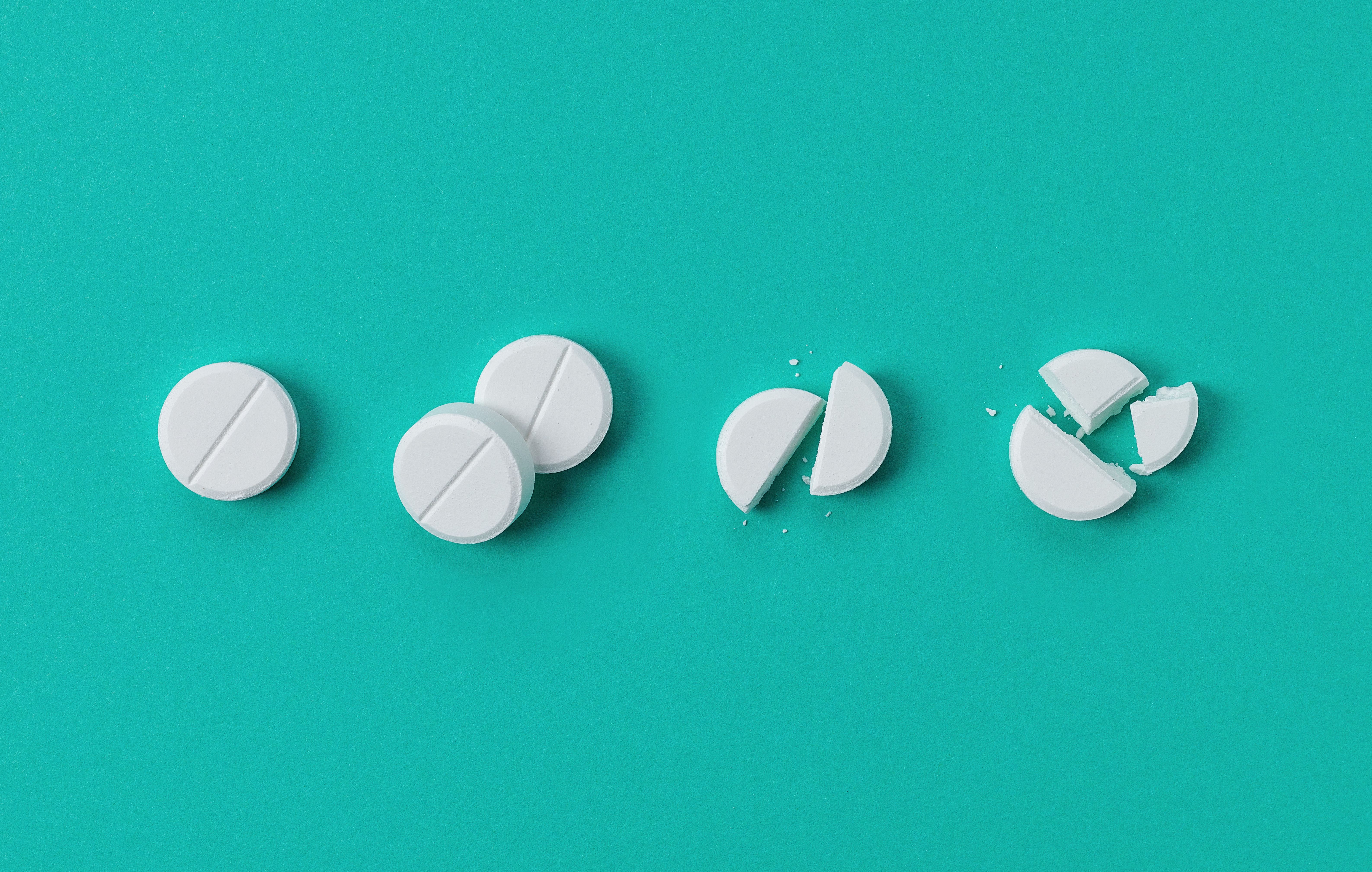 Set of white round medical pills - Image credit: baibaz | stock.adobe.com