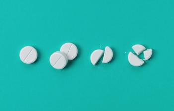 Set of white round medical pills - Image credit: baibaz | stock.adobe.com