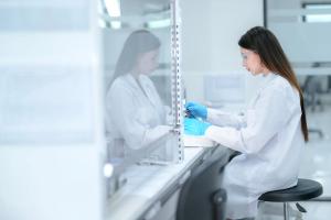 Pharmacy technician performing aseptic drug compounding | Image Credit: © ultramansk - stock.adobe.com
