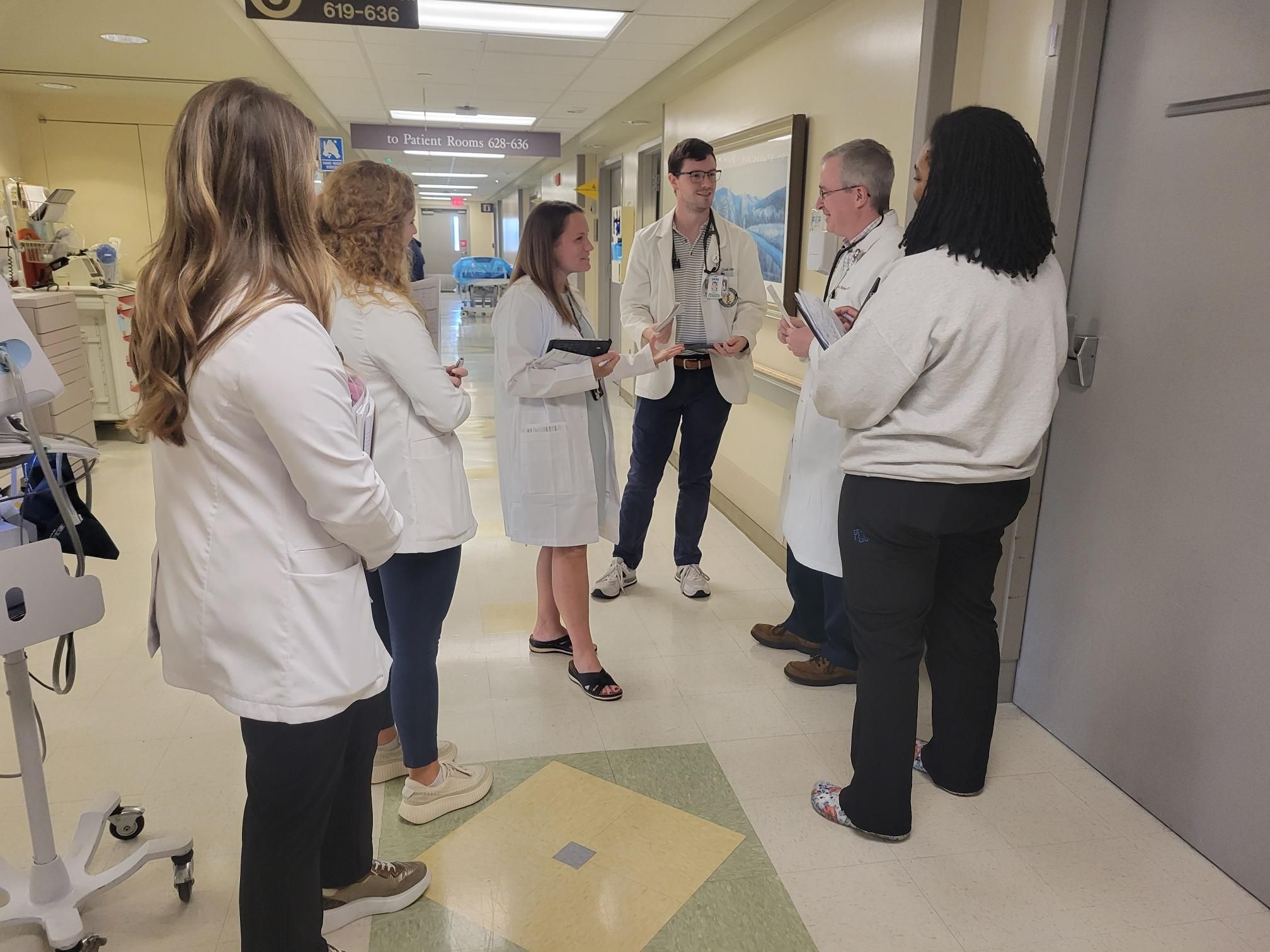 Marilyn Bulloch Doing Rounds in a Hospital With Physicians