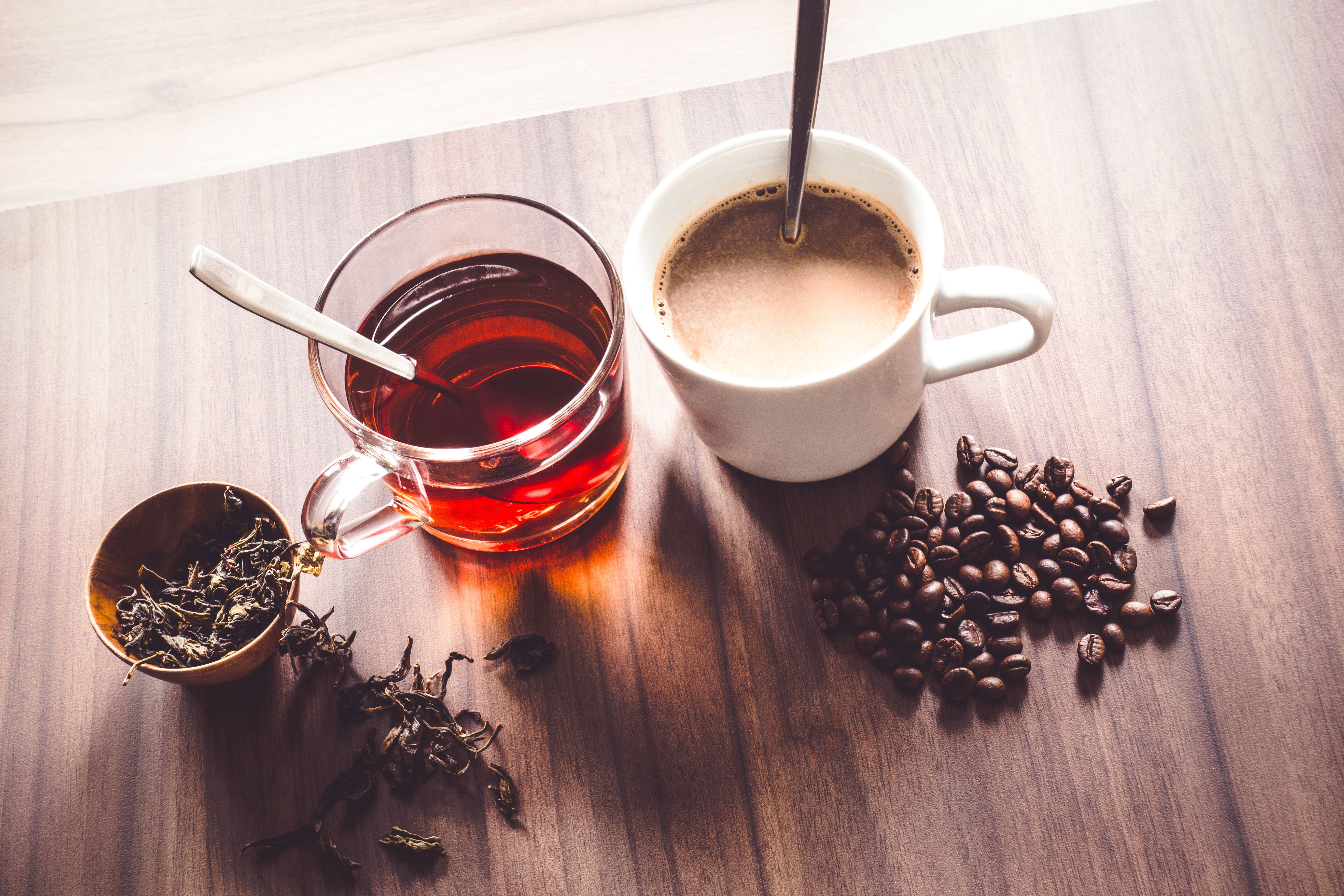 Coffee and tea -- Image credit: yaisirichai | stock.adobe.com