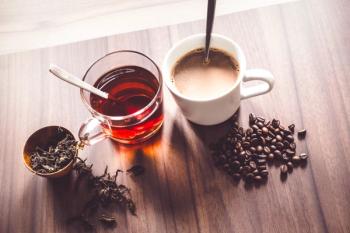 Coffee and tea -- Image credit: yaisirichai | stock.adobe.com