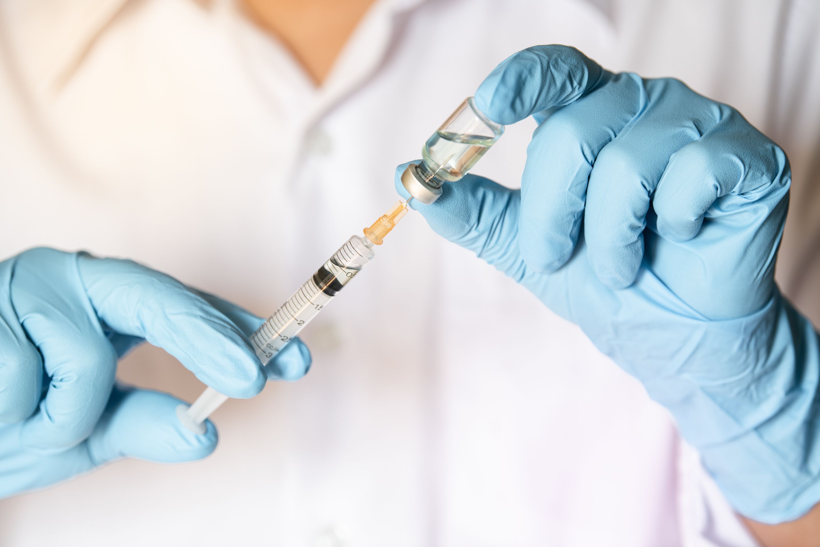 Nurse drawing medicine from a vial using syringe | Image Credit: © PhotobyTawat - stock.adobe.com