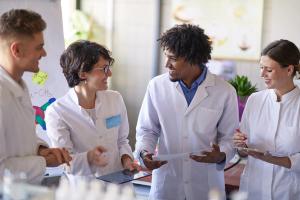 Medical students listening to a lecture in the lab - Image credit: luckybusiness | stock.adobe.com