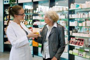 Pharmacist and grateful senior woman | Image Credit: belahoche - stock.adobe.com