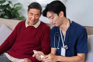 Pharmacist discussing medication with patient | Image Credit: © wichayada - stock.adobe.com