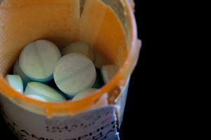Could Suzetrigine Help Patients Avoid Opioid Refills After Knee Replacement?