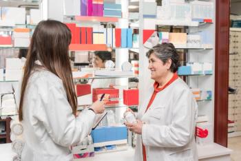 Pharmacy resident and a pharmacist -- Image credit: Renata Hamuda | stock.adobe.com