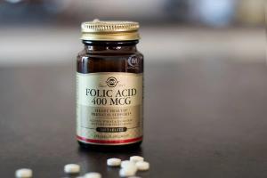 American dietary supplements Solgar Folic Acid 400MCG golden bottle